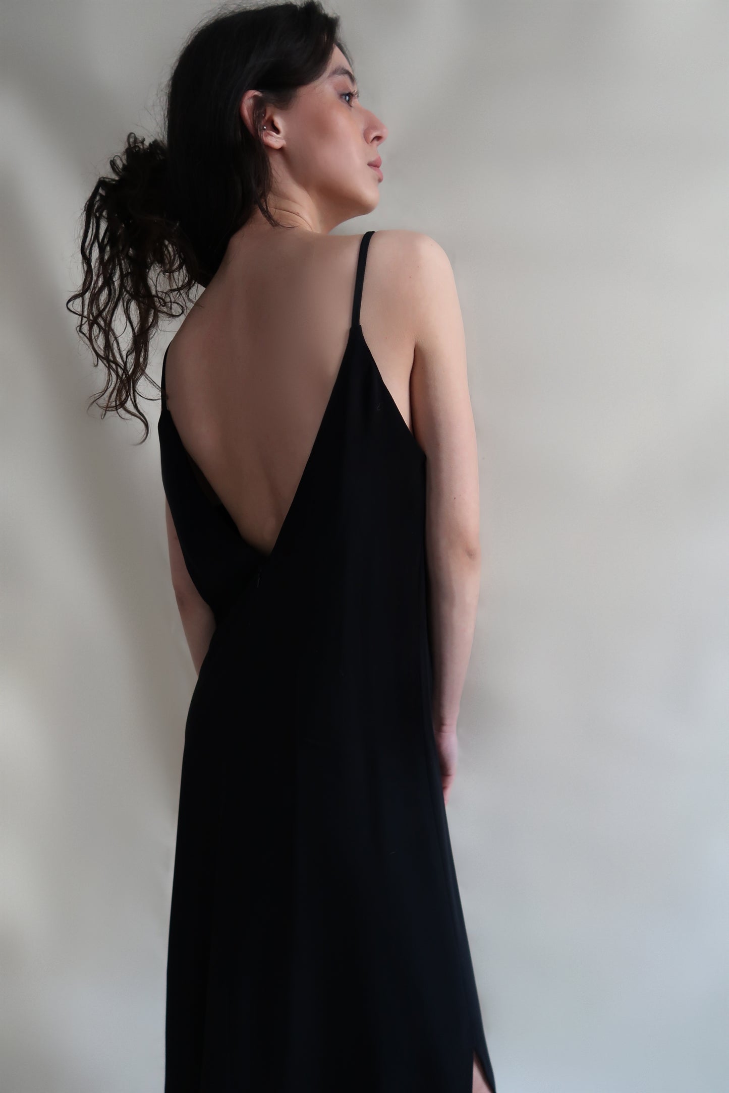ROBE DOS NU EN SOIE NOIRE - "CRUISE"