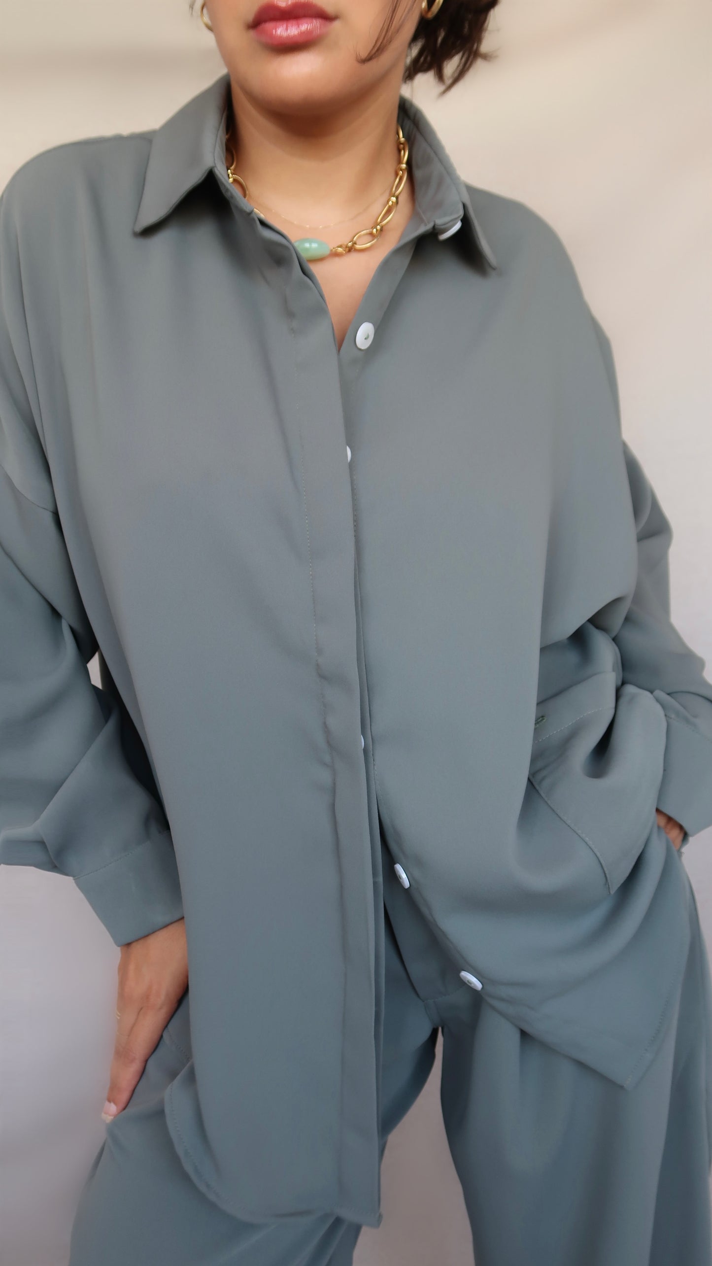 Set Chemise et pantalon en crêpe de soie kaki grisé