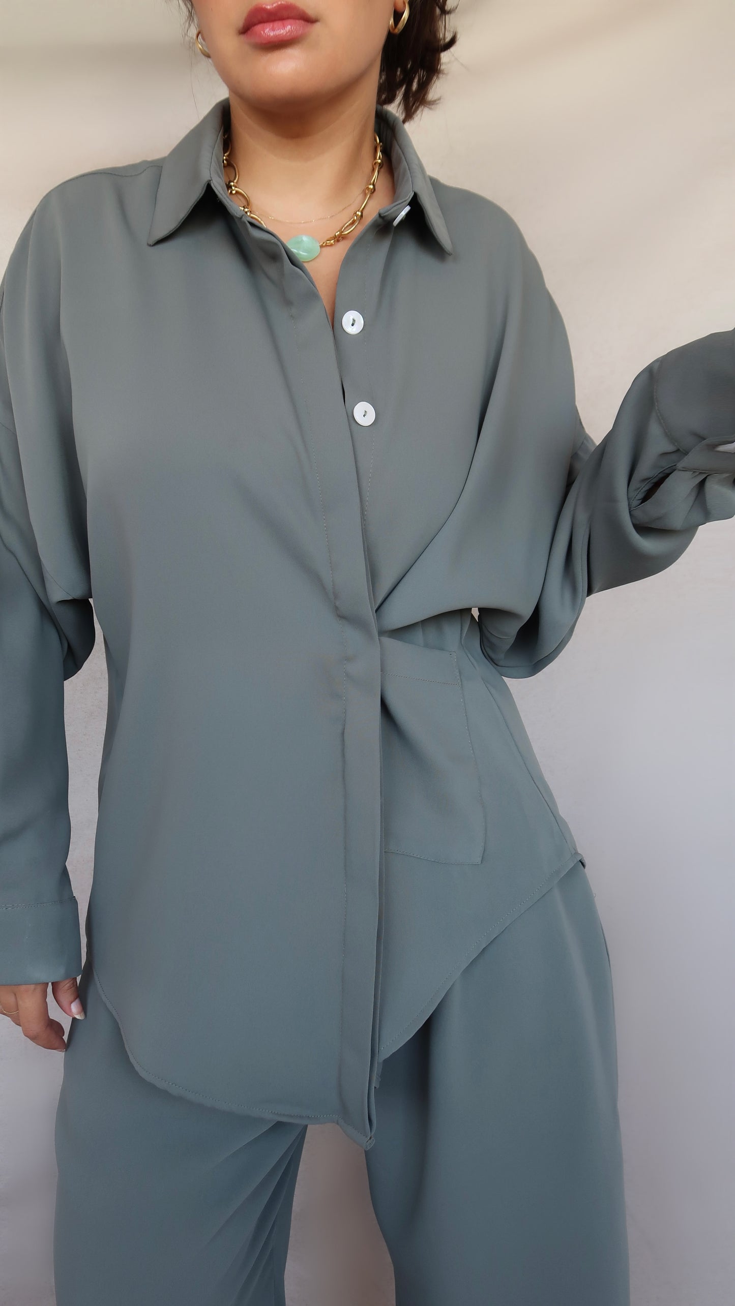 Set Chemise et pantalon en crêpe de soie kaki grisé