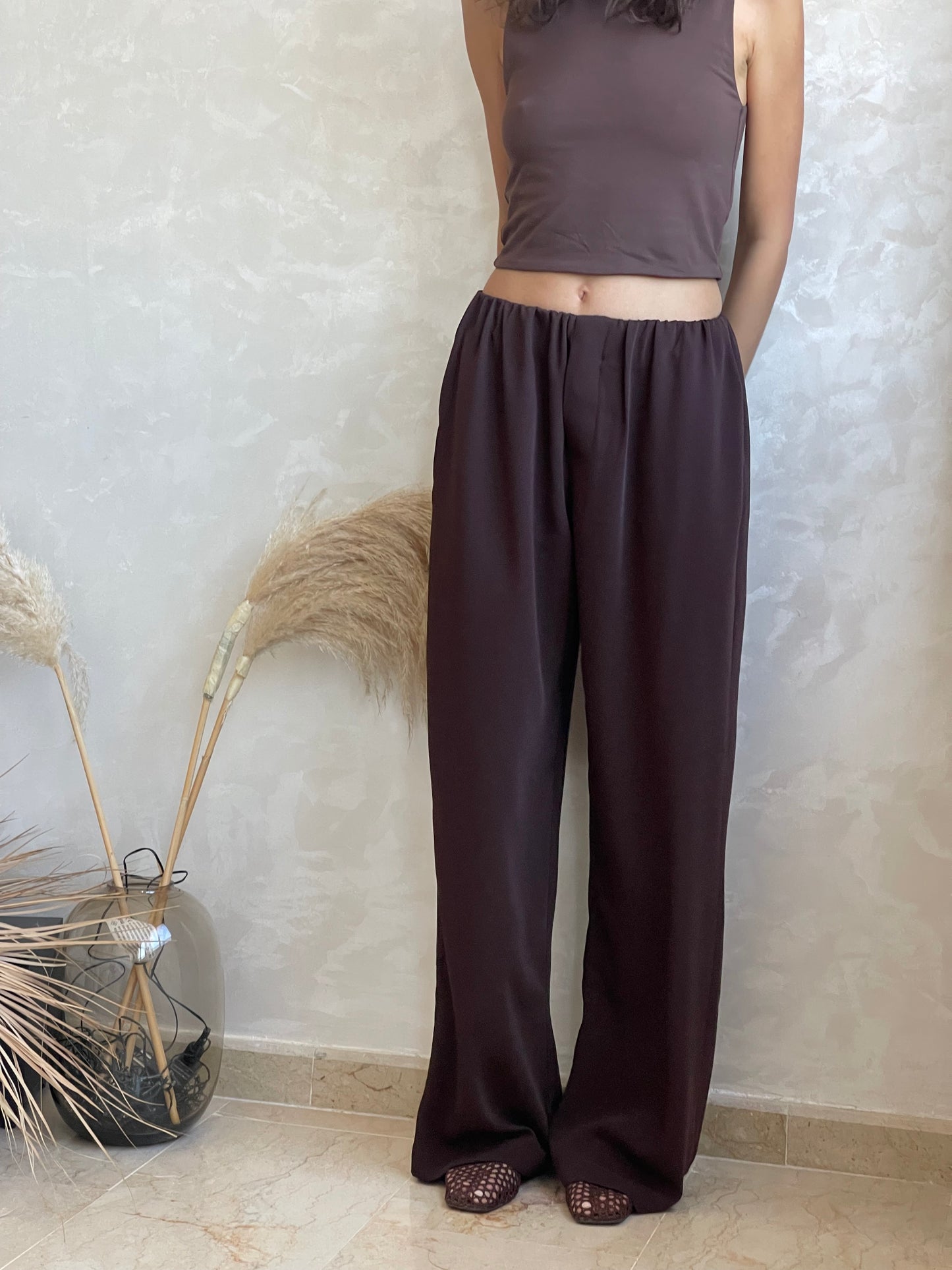 PANTALON À CEINTURE INVISIBLE MARRON CHOCOLAT - « LAYLOW »