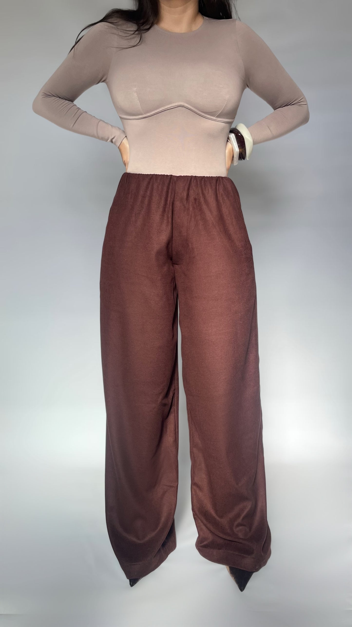 PANTALON À CEINTURE INVISIBLE EN LAINE MARRON CHOCOLAT - « LAYLOW »