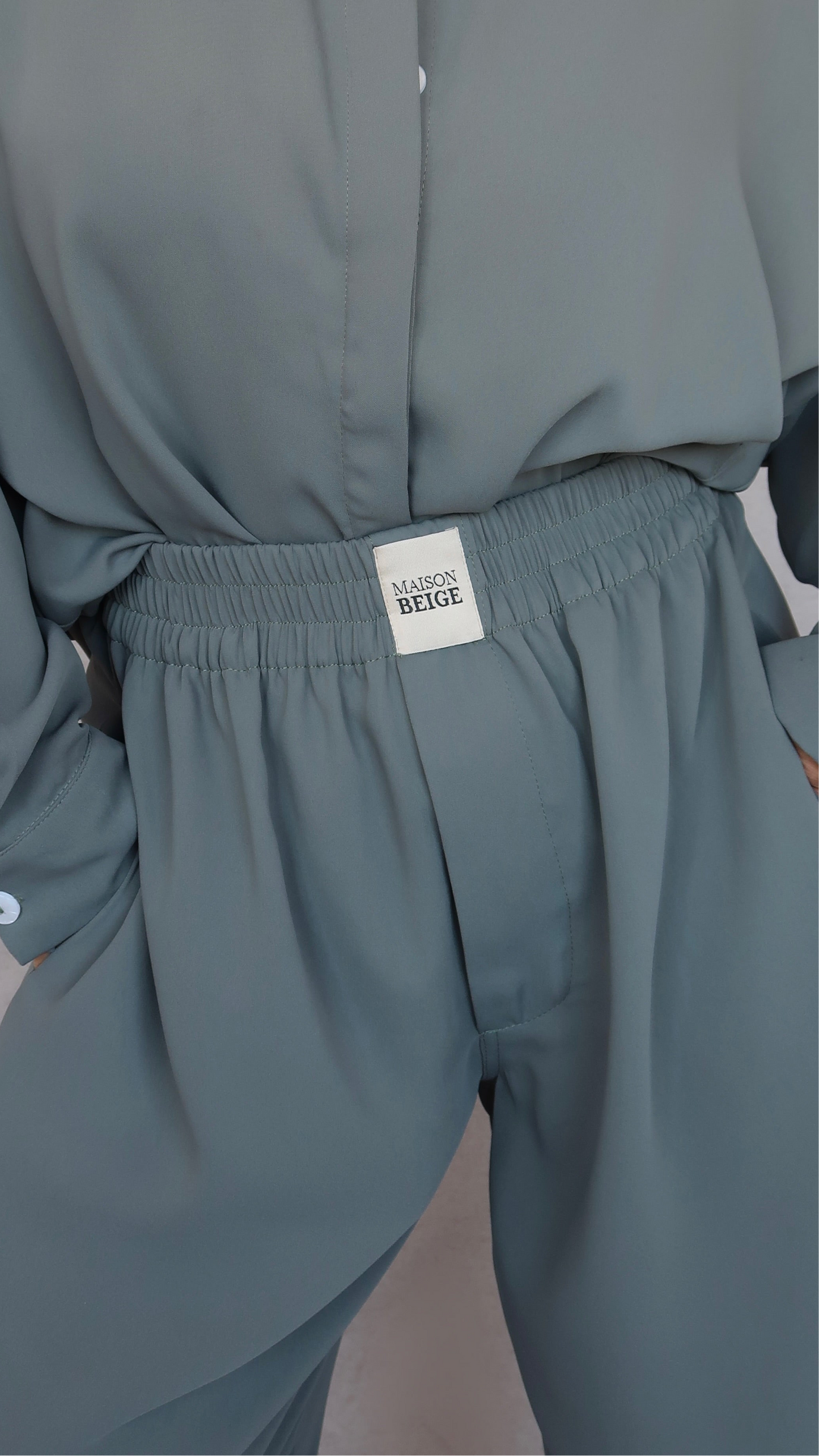 PANTALON EXTENSIBLE EN SOIE- KAKI