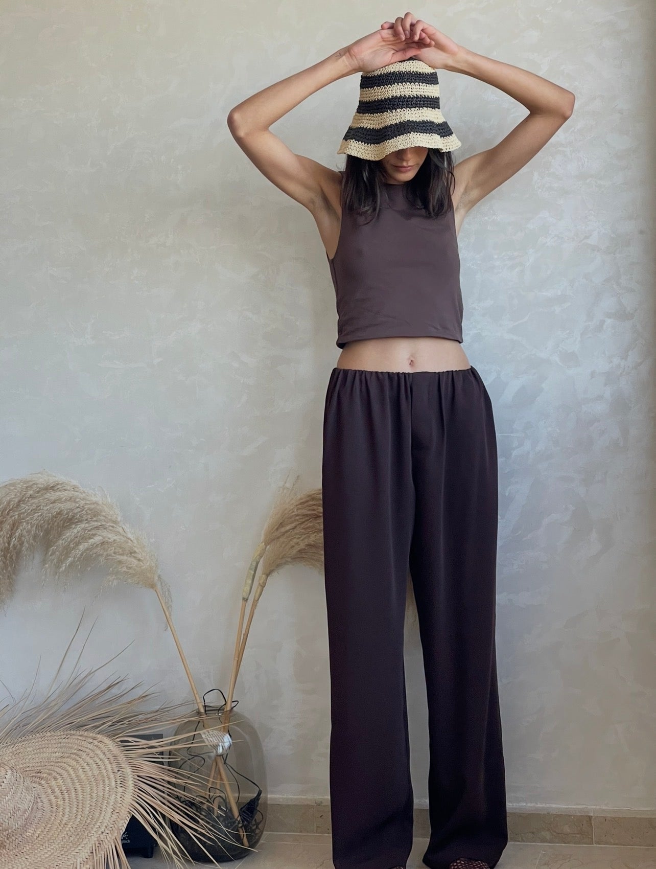 PANTALON À CEINTURE INVISIBLE MARRON CHOCOLAT - « LAYLOW »