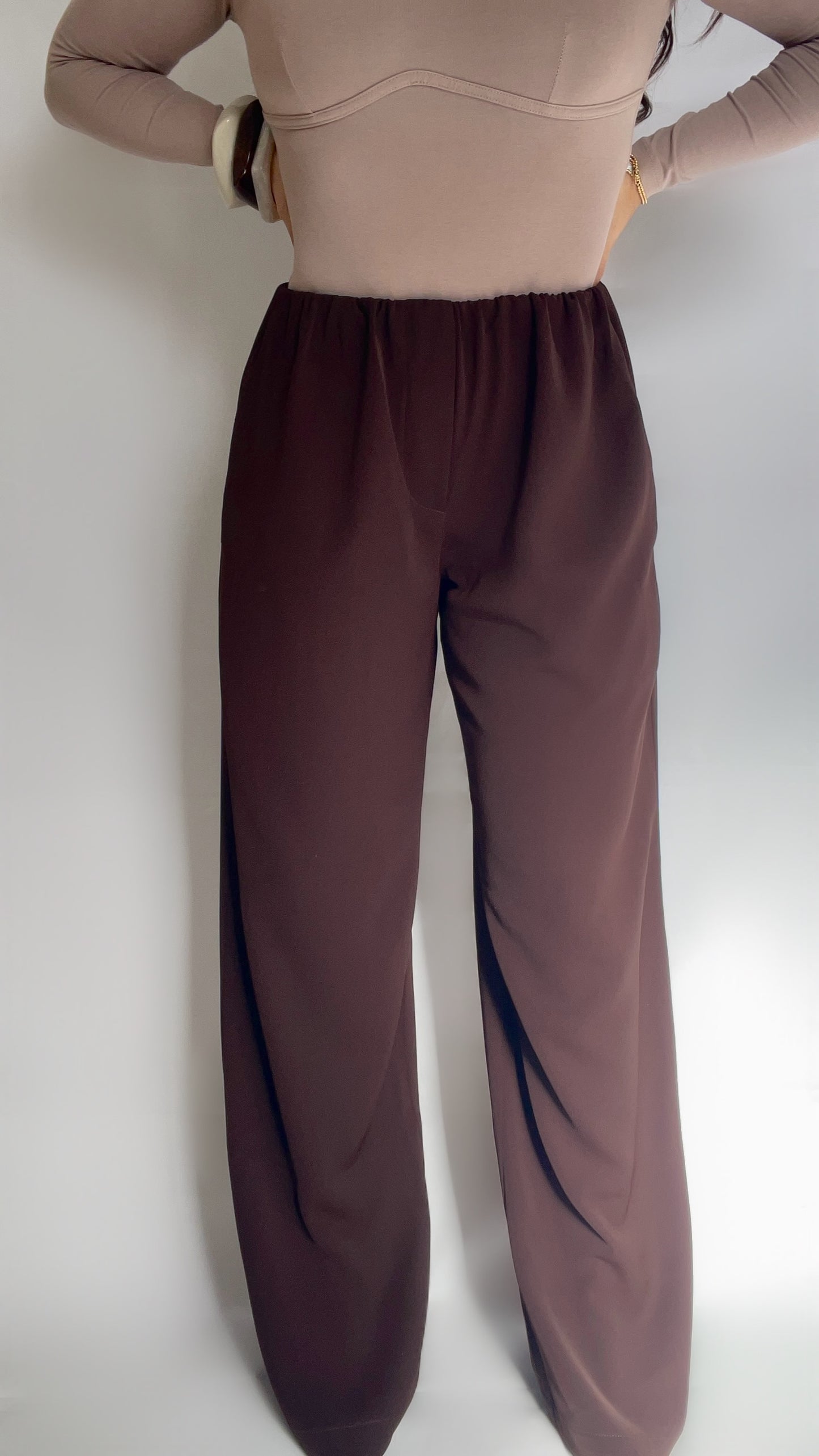 PANTALON À CEINTURE INVISIBLE MARRON CHOCOLAT - « LAYLOW »