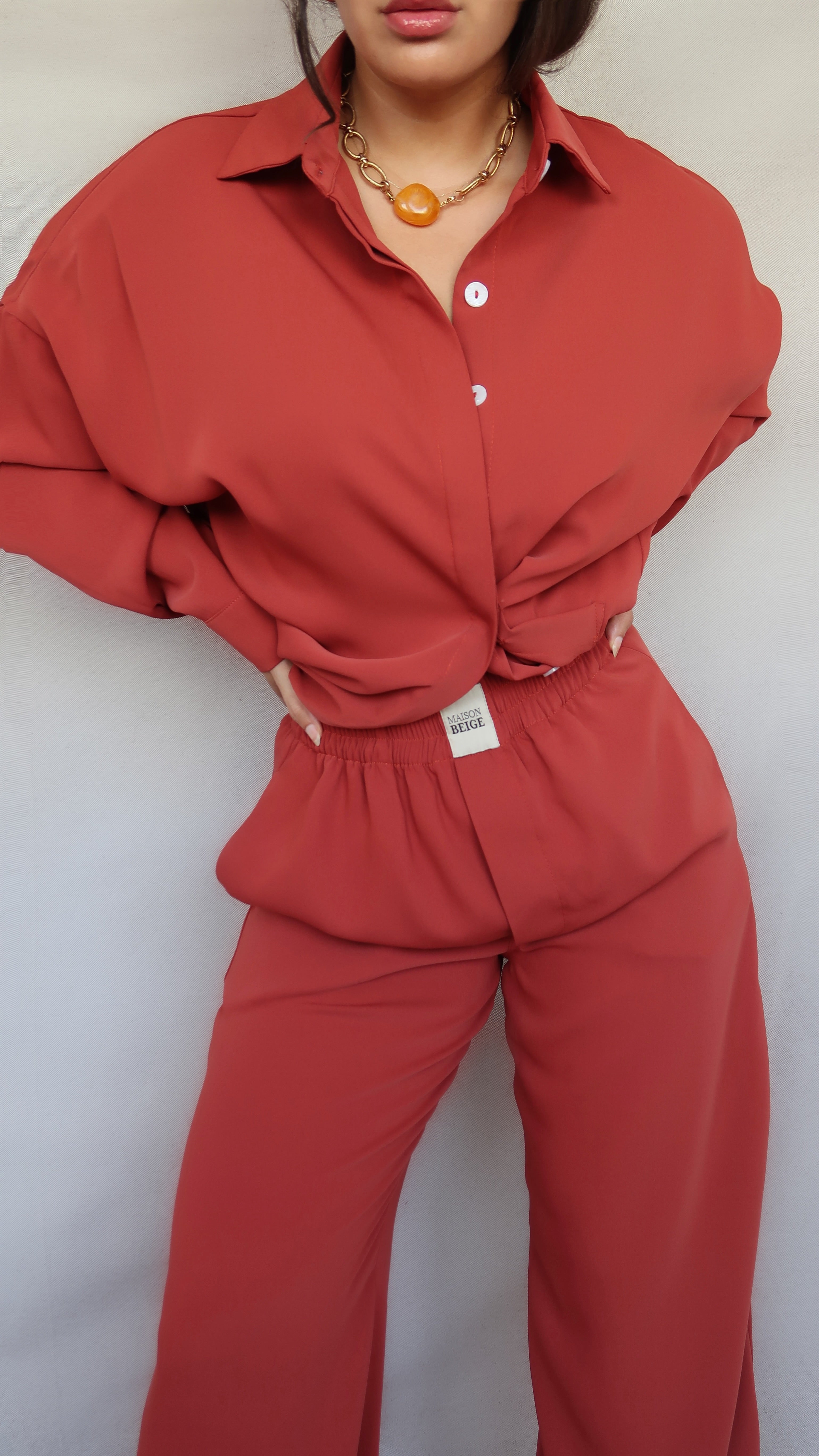 Ensemble chemise et pantalon en crêpe ocre