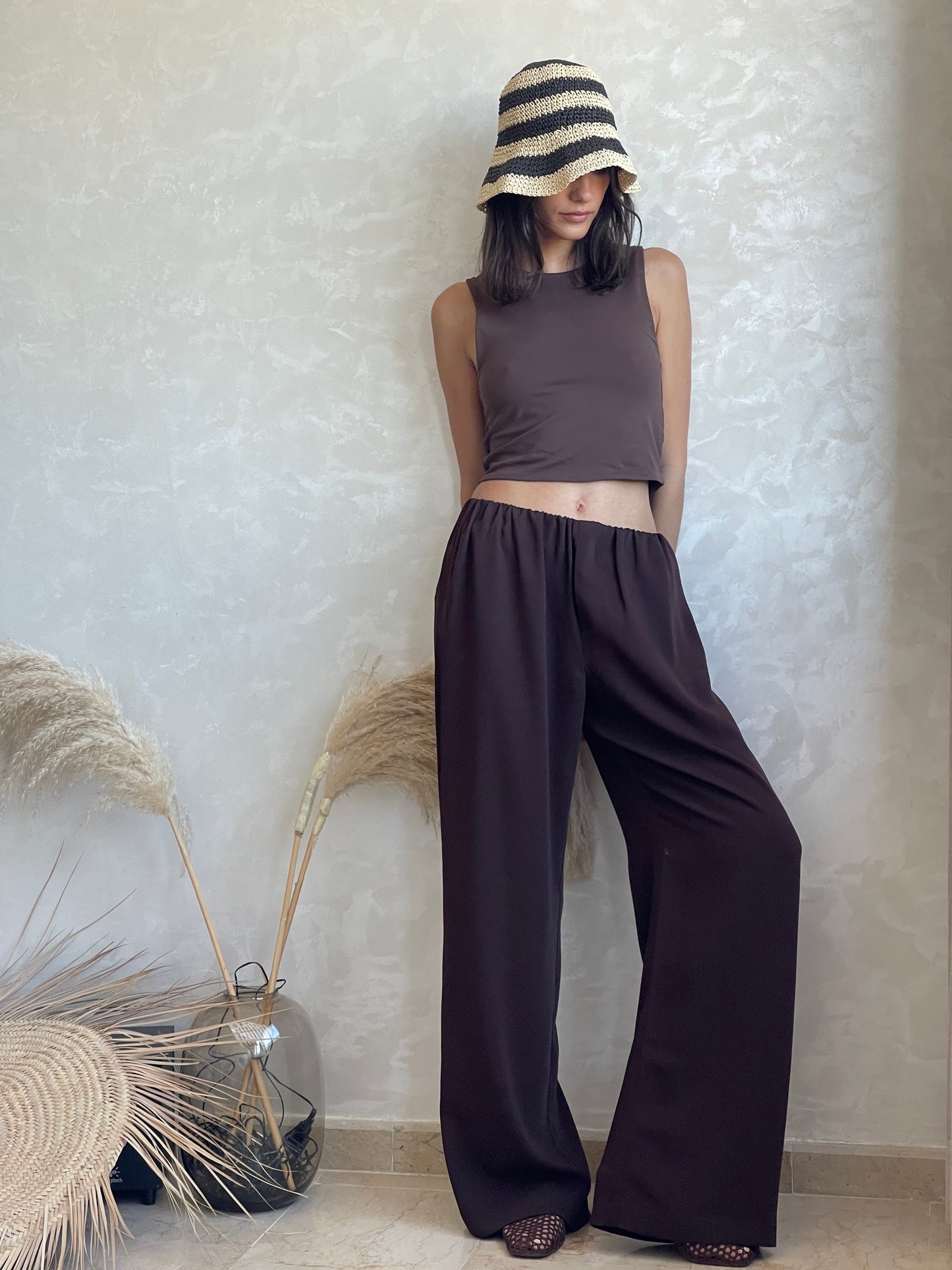 PANTALON À CEINTURE INVISIBLE MARRON CHOCOLAT - « LAYLOW »